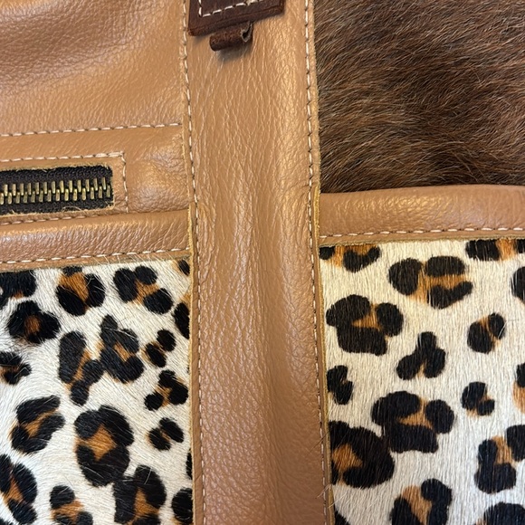 Extra large leather tote with lots of pockets … and style! - Picture 3 of 12